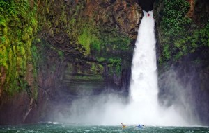 waterfall-kayak-935